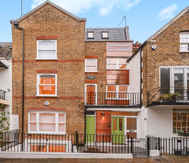 3 Bedroom Terraced House For Sale In Perrins Court, Hampstead Village, NW3