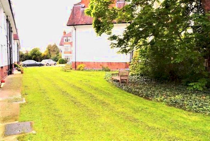 2 Bedroom Flat To Rent In East End Road, London, N2