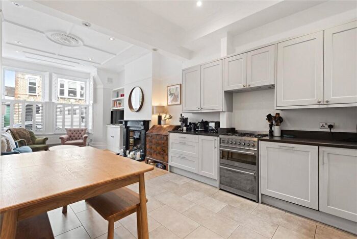 3 Bedroom Apartment For Sale In Thirsk Road, Clapham, London, SW11