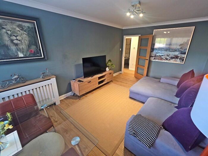 1 Bedroom Apartment For Sale In Pinelands Court, Bournemouth, Dorset, BH8