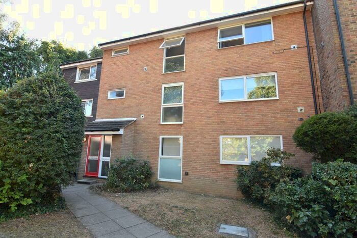 1 Bedroom Flat To Rent In Stanley Road, Carshalton, Surrey, SM5
