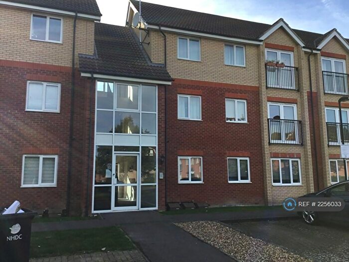 2 Bedroom Flat To Rent In Braeburn Walk, Royston, SG8