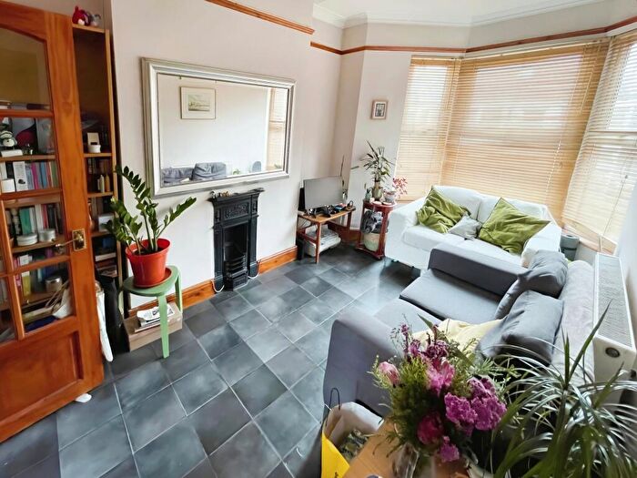 2 Bedroom Flat To Rent In Earle Place, Cardiff, CF5