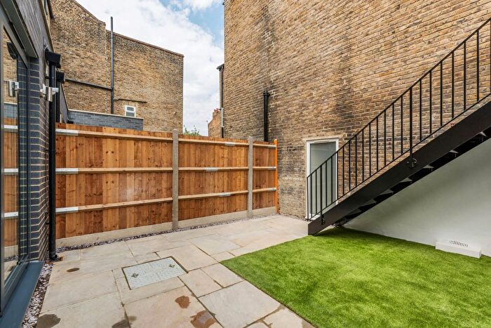 2 Bedroom Flat To Rent In Woodlands Park Road, London, SE10