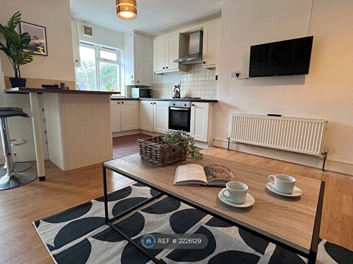 6 Bedroom Terraced House To Rent In Monks Road, Exeter, EX4
