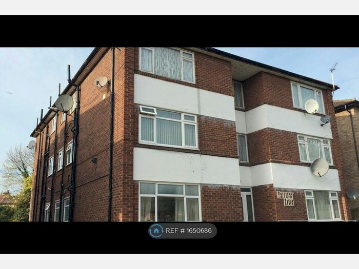 Studio To Rent In Palmerston Road, Palmers Green, N22