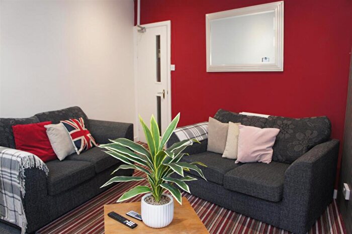 4 Bedroom House To Rent In Peveril Street, Nottingham, NG7