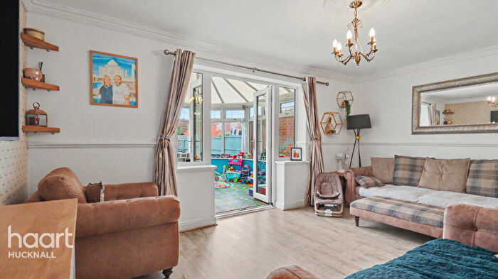 3 Bedroom Semi-Detached House For Sale In Burrow Walk, Nottingham, NG17