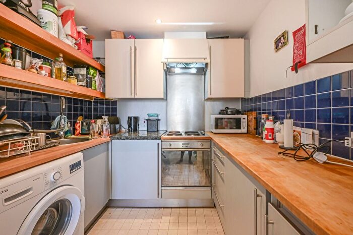 2 Bedroom Flat For Sale In Coke Street, Aldgate, London, E1