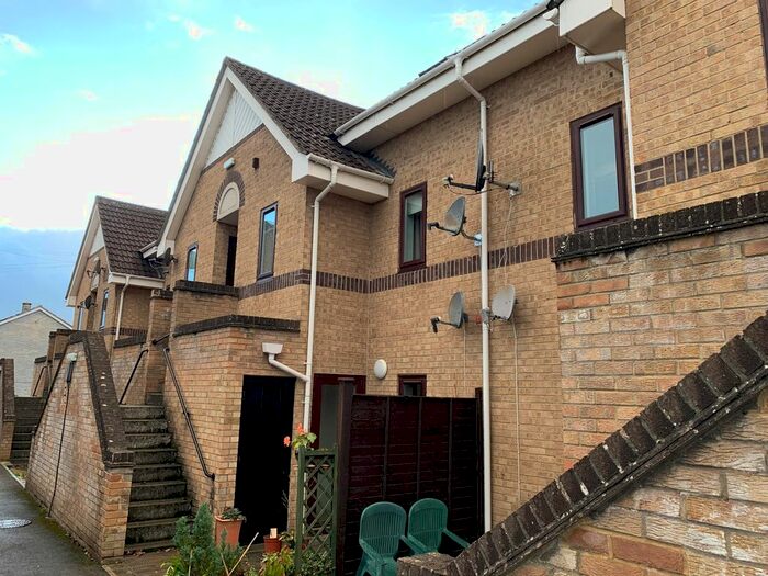 1 Bedroom Flat To Rent In Kenilworth Gardens, Melksham, SN12