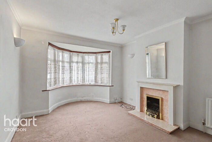 3 Bedroom Detached Bungalow For Sale In Chaffinch Avenue, Croydon, CR0