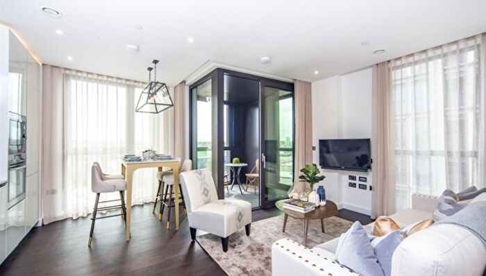 2 Bedroom Flat To Rent In Thornes House, London, SW11