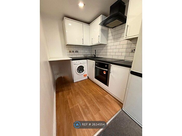 2 Bedroom Flat To Rent In Croydon, Croydon, CR0