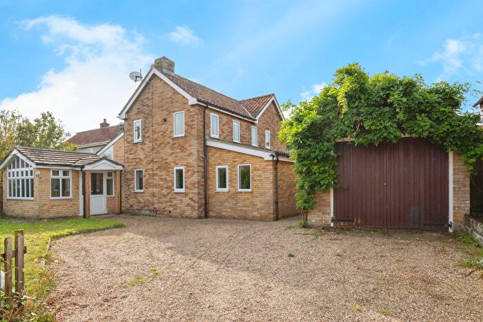 3 Bedroom Semi-Detached House For Sale In Norwich Road, Cawston, Norwich, NR10