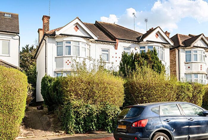 3 Bedroom Semi Detached House For Sale In Courthouse Road, London, N12