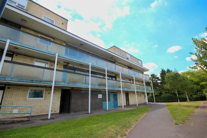 2 Bedroom Apartment To Rent In Ridding Close, Southampton, SO15