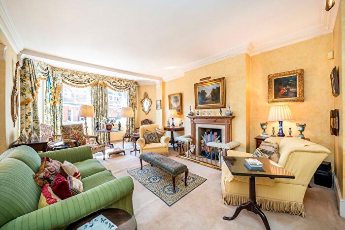 3 Bedroom Flat For Sale In Cheyne Court, Chelsea, SW3