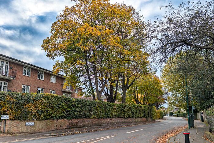 Terraced House To Rent In Robin Hood Lane, SM1