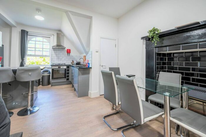 4 Bedroom Flat To Rent In Tower Bridge Road, London Bridge, London, SE1