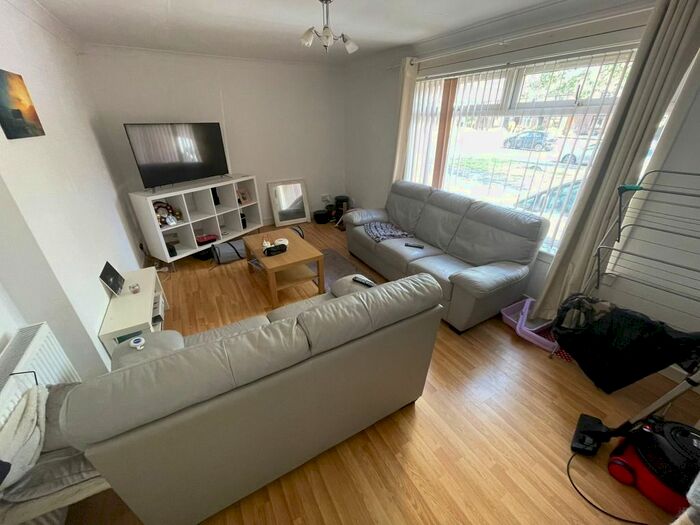 1 Bedroom Flat To Rent In Park Street, Crosshill, Lochgelly, Fife, KY5