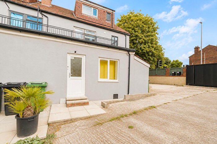 2 Bedroom Duplex To Rent In Stainbeck Road, Leeds, LS7