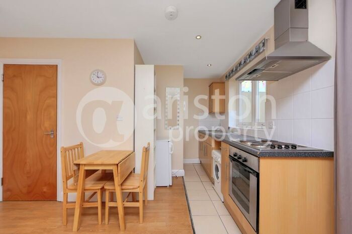 Studio To Rent In Hornsey Road, Archway, N19