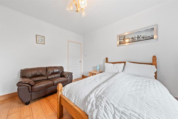 2 Bedroom Flat For Sale In Burnhall Place, Wishaw, ML2