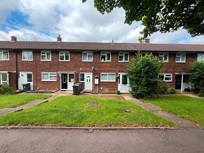 2 Bedroom Maisonette For Sale In Rockingham Way, Monkswood, Stevenage, SG1