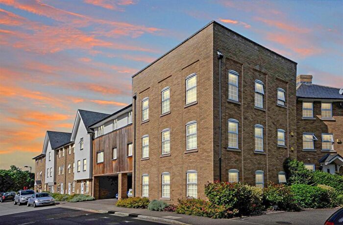 3 Bedroom Apartment To Rent In Dove House Meadow, Great Cornard, CO10