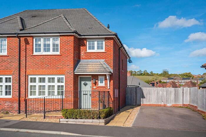 3 Bedroom Semi-Detached House For Sale In Northdown Way, Alton, GU34