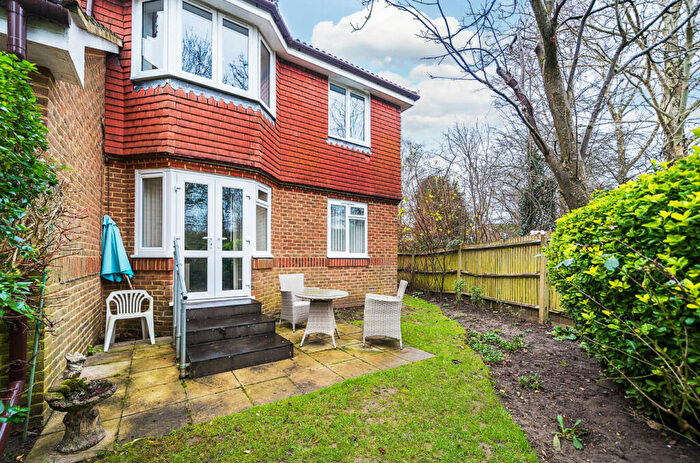 1 Bedroom Apartment For Sale In Allingham Court, Summers Road, Godalming, Surrey, GU7