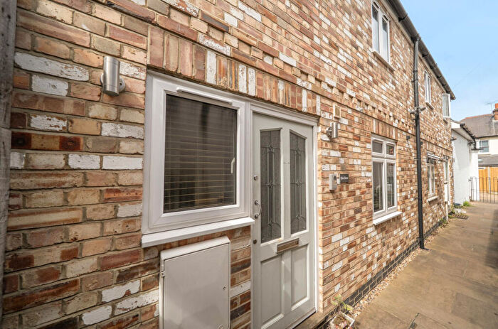 1 Bedroom Semi-Detached House For Sale In Elmgrove Road, Weybridge, Surrey, KT13