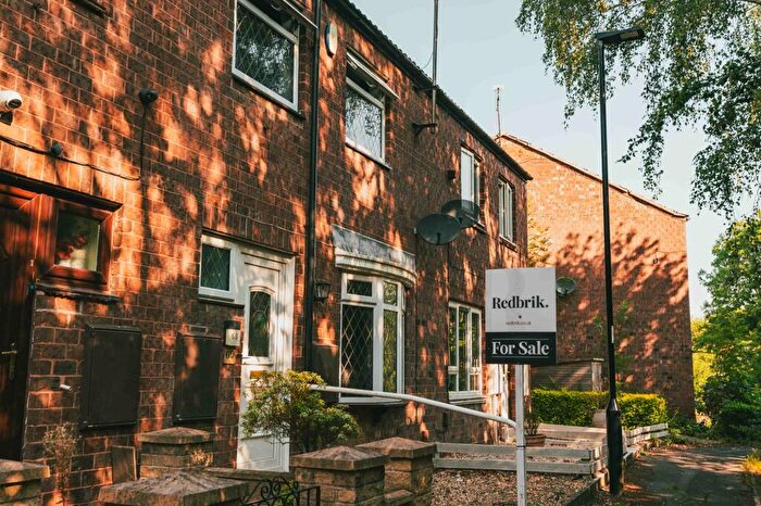 3 Bedroom Terraced House For Sale In Clayton Hollow, Waterthorpe, S20