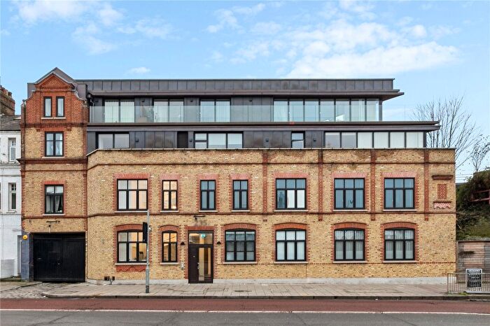 2 Bedroom Flat For Sale In Queenstown Road, London, SW8