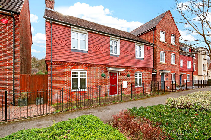 4 Bedroom Detached House For Sale In Harrier Way, Jennett`s Park, RG12