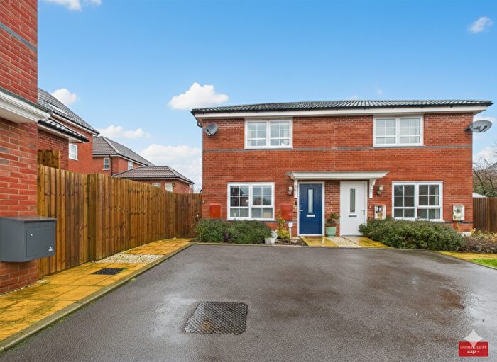 3 Bedroom Semi-Detached House For Sale In Falcon Row, Newent, Gloucester, GL18