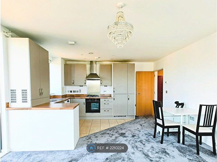 2 Bedroom Flat To Rent In Leaden Hill, Coulsdon, CR5
