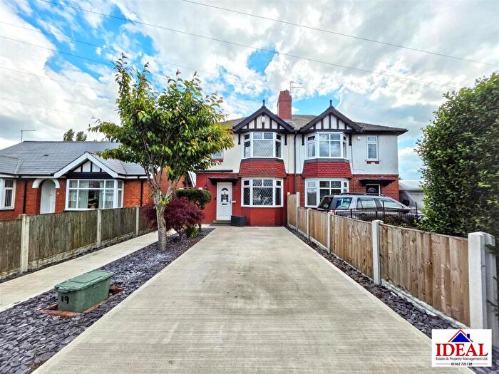 3 Bedroom Semi-Detached House For Sale In Skellow Road, Carcroft, Doncaster, DN6