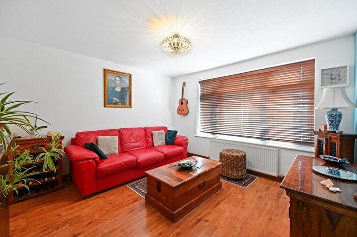 1 Bedroom Flat For Sale In Langdon Court, Harlesden, NW10
