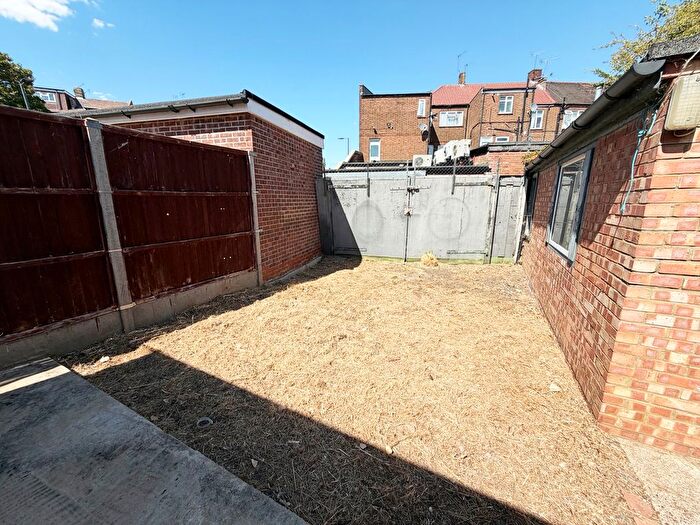 Studio To Rent In Elgin Avenue, Kenton, HA3