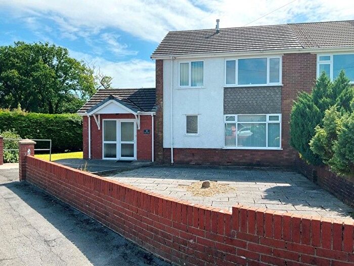 4 Bedroom Semi-Detached House To Rent In Maesycoed, Ammanford, Carmarthenshire., SA18