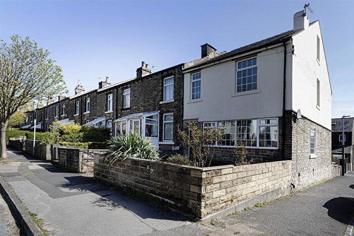 3 Bedroom End Terrace House For Sale In St. James Road, Marsh, Huddersfield, HD1