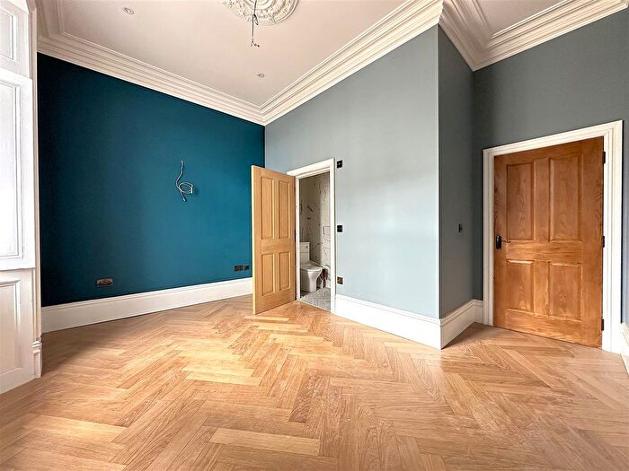 2 Bedroom Flat For Sale In Esplanade, Scarborough, YO11