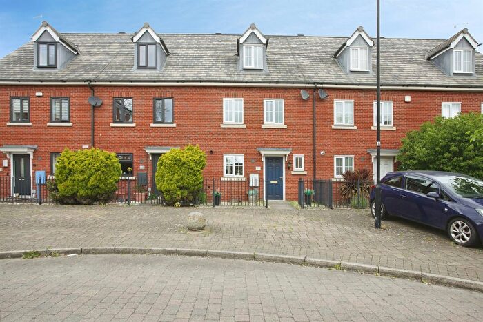 3 Bedroom Terraced House For Sale In Stonechat Road, Rugby, CV23