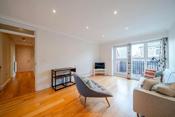 2 Bedroom Flat For Sale In Collcutt Lodge, Clapham, London, SW4