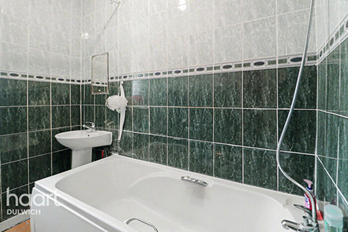 2 Bedroom Flat For Sale In Clive Road, London, SE21