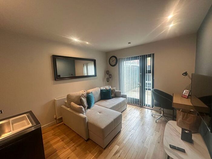 1 Bedroom Flat To Rent In Plasnewydd, CF24