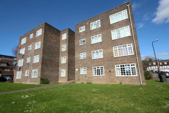 2 Bedroom Apartment To Rent In Arborfield Close, Slough, SL1