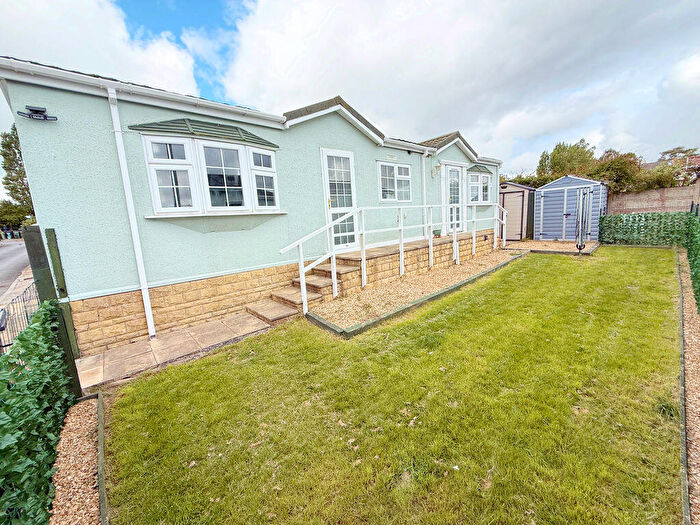 1 Bedroom Park Home For Sale In Cheveley Park, Grantham, NG31