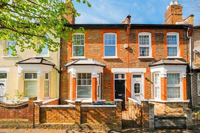 2 Bedroom Property For Sale In Roma Road, Walthamstow, E17